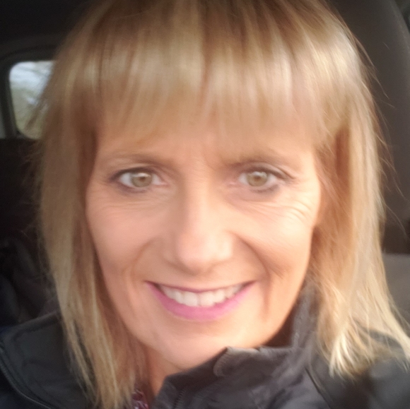 Meet your Posher, Cindy - Picture 3 of 5